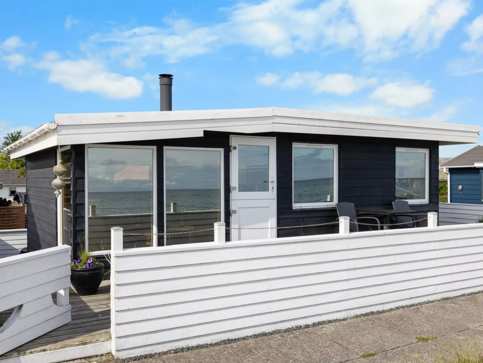 "Folkhart" - 10m from the sea-Draußen