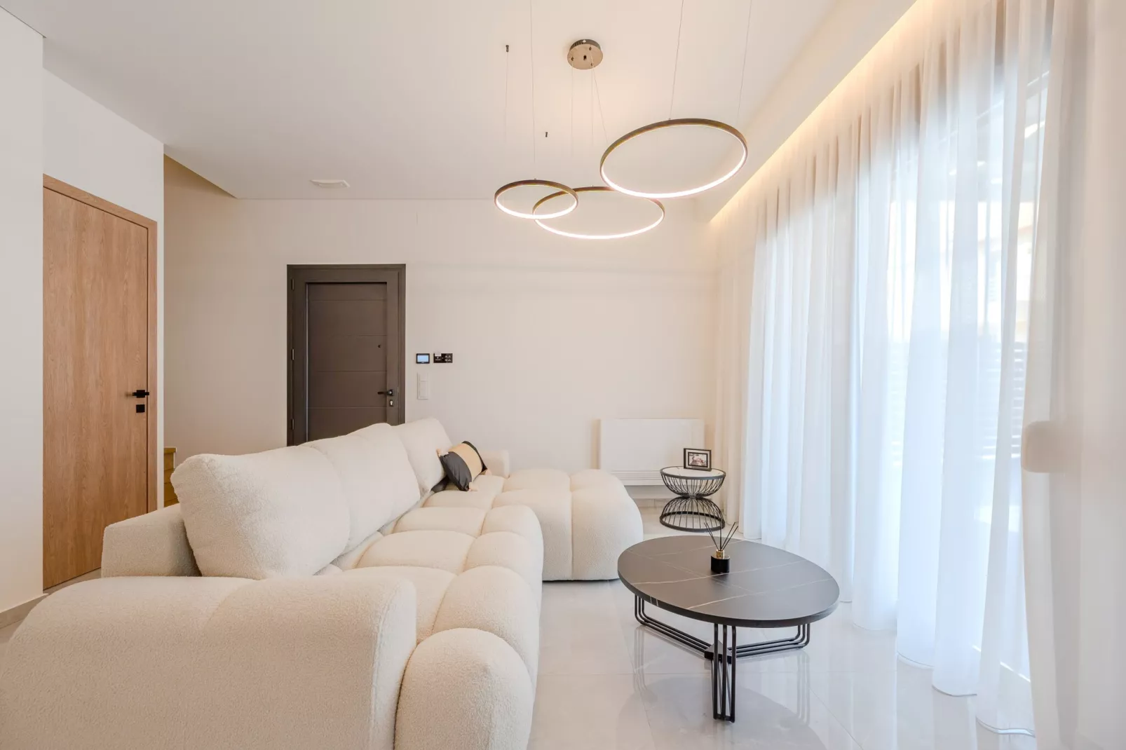 The Rosy pair-Living room