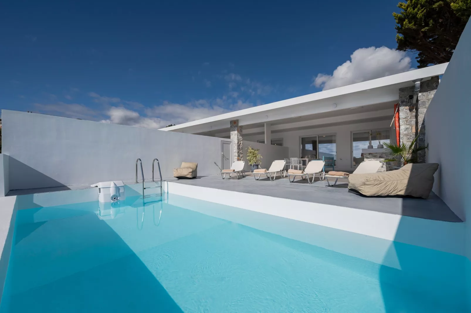 Mythos 9 - Schwimmbad
