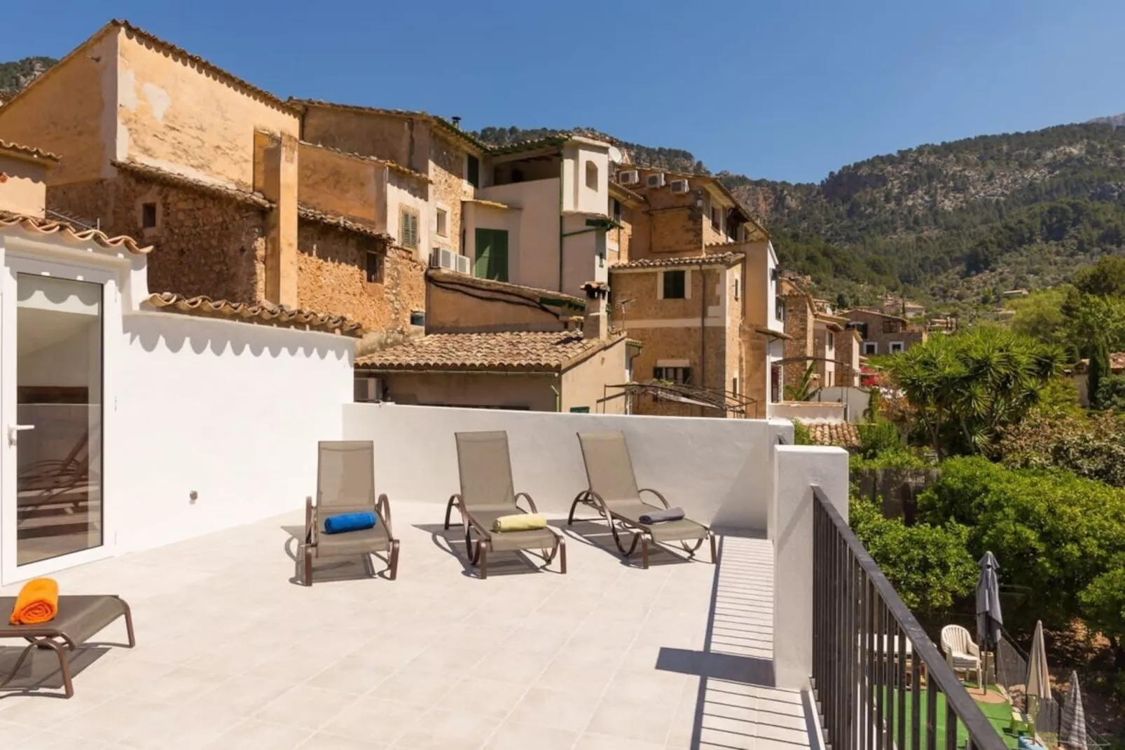 Town House Alba in93-Außenbereich Sommer