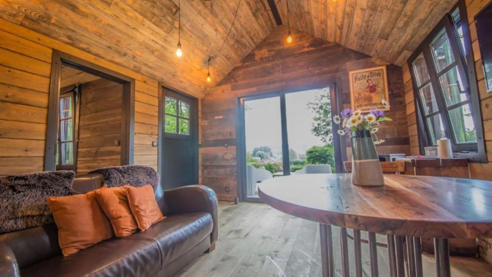 Be Chalet-Living room