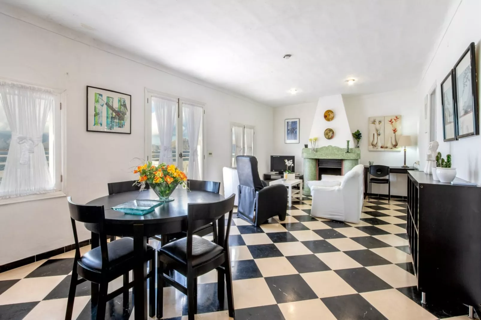Apartment Voramar Al-Dining room