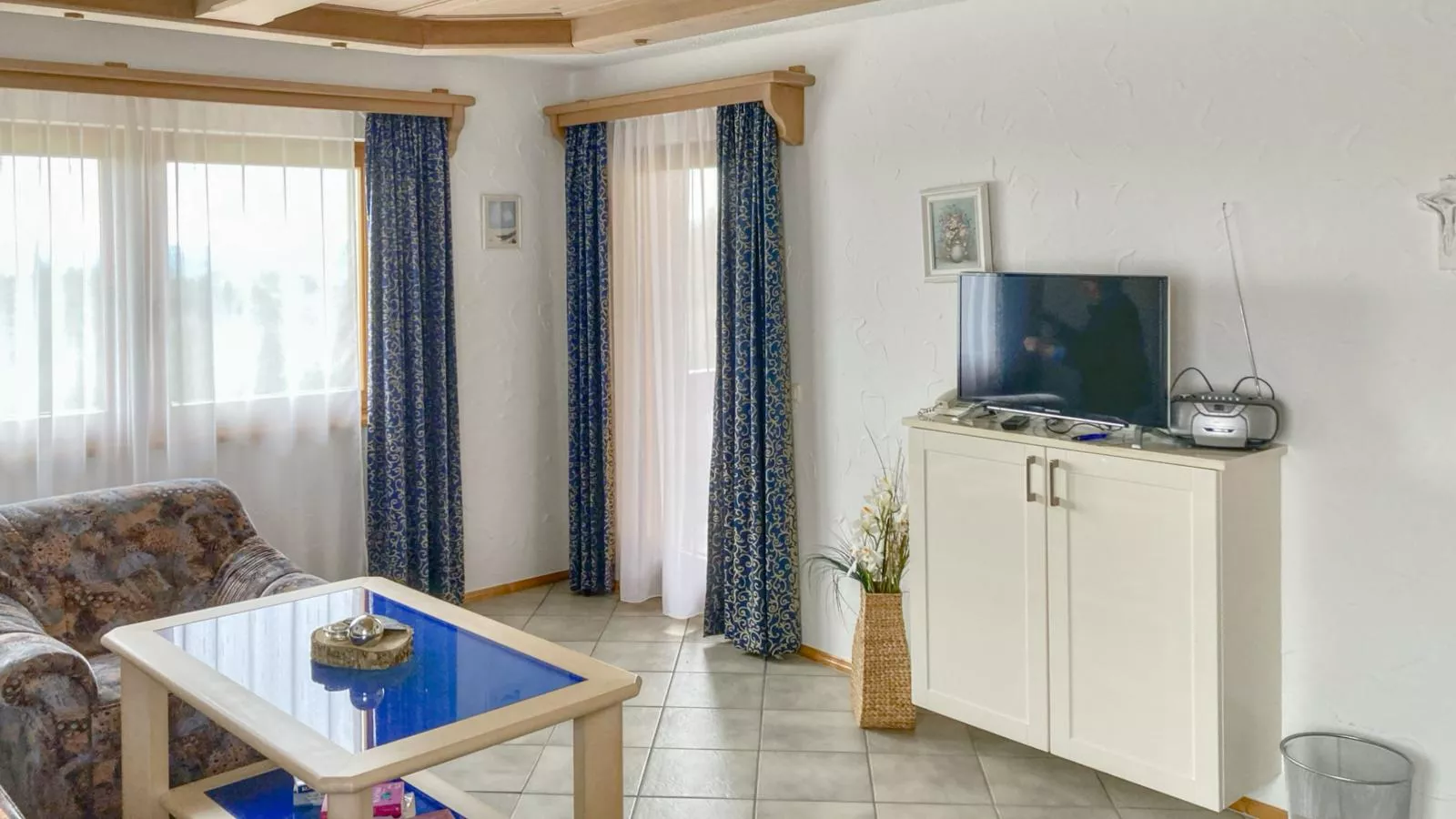 Hans-Living room