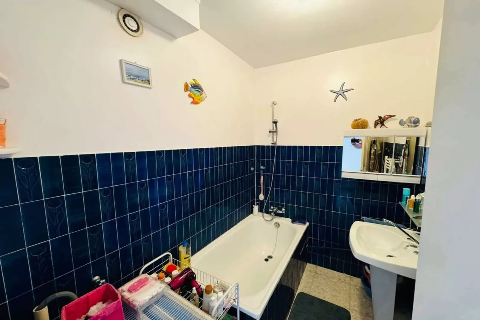 61 Appartement trois-Badezimmer