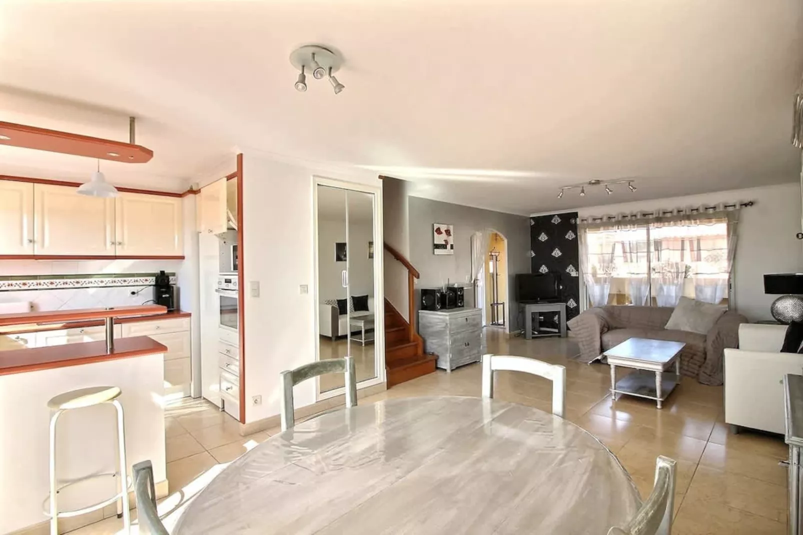 166 VERON-Dining room