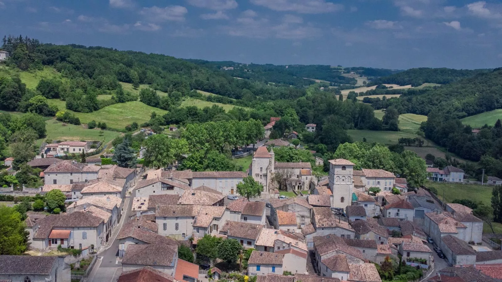 Gite La Folie-Areas summer 1km