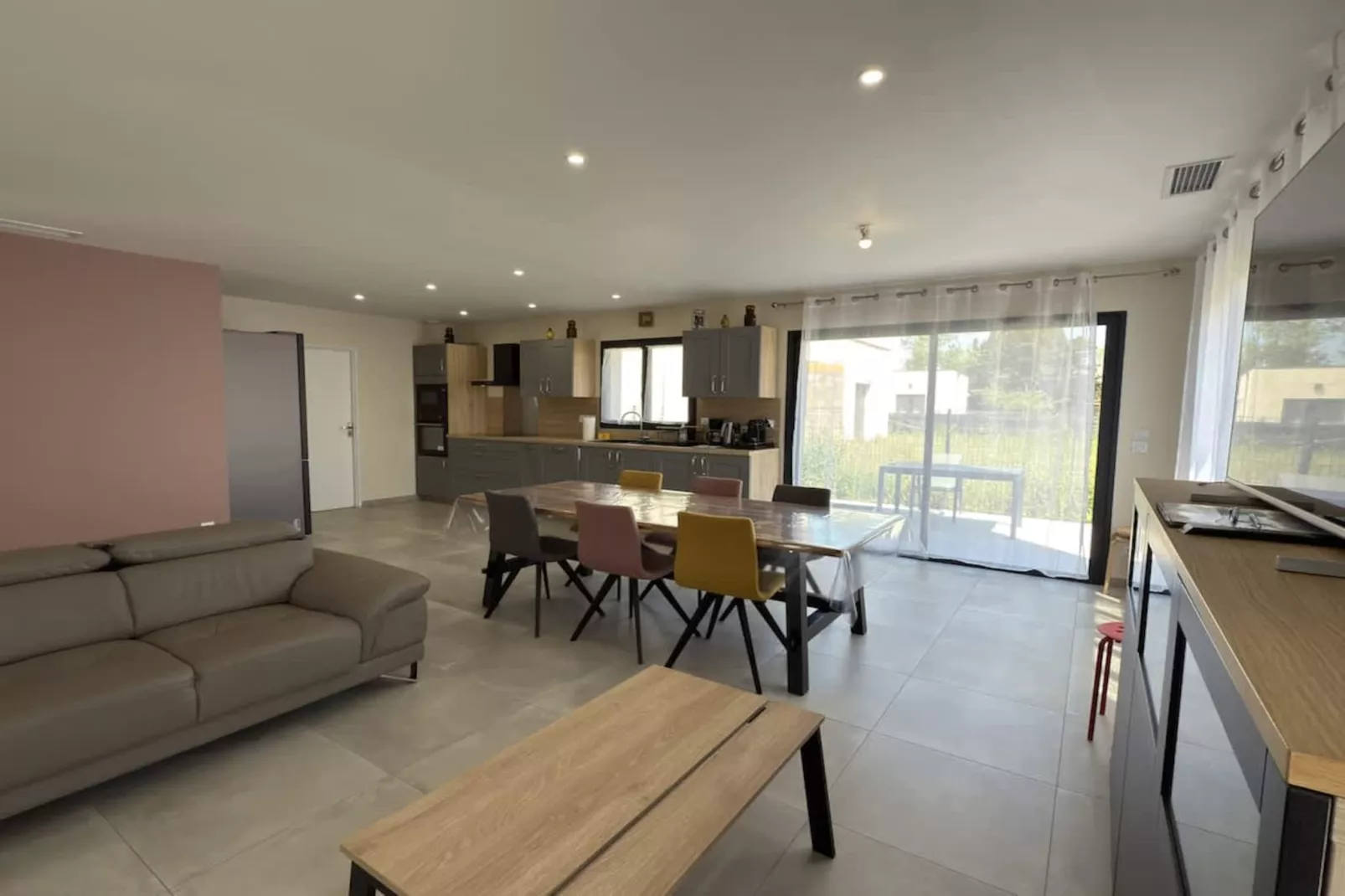 196 ALDAJUSTE-Dining room
