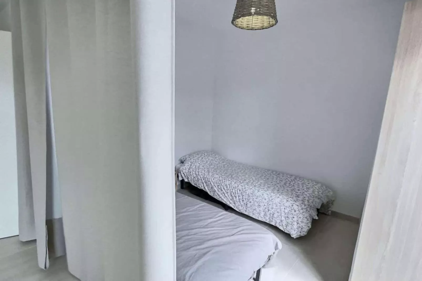 LOU 202 BARRAL-Bedroom