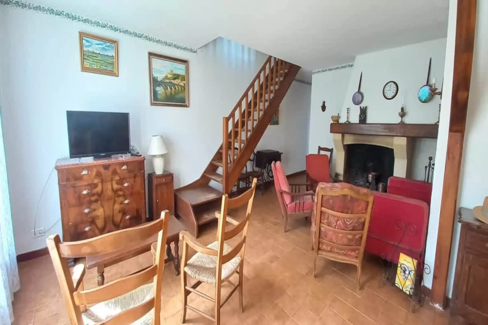 LOU 207 FAGES-Living room