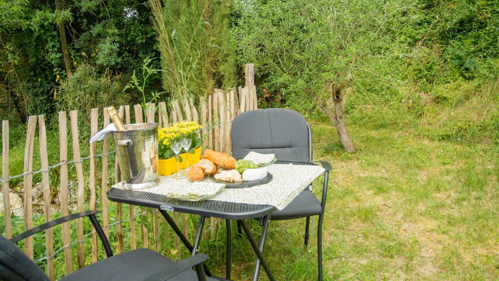 Gite La Folie-Gardens summer