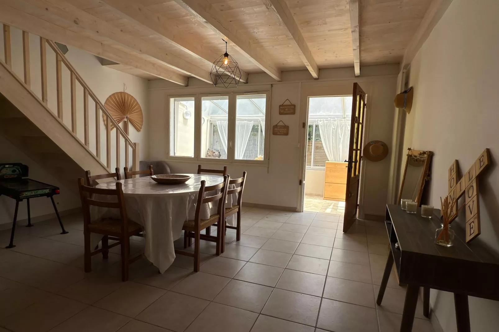 106 CHATELARD-Salle à manger