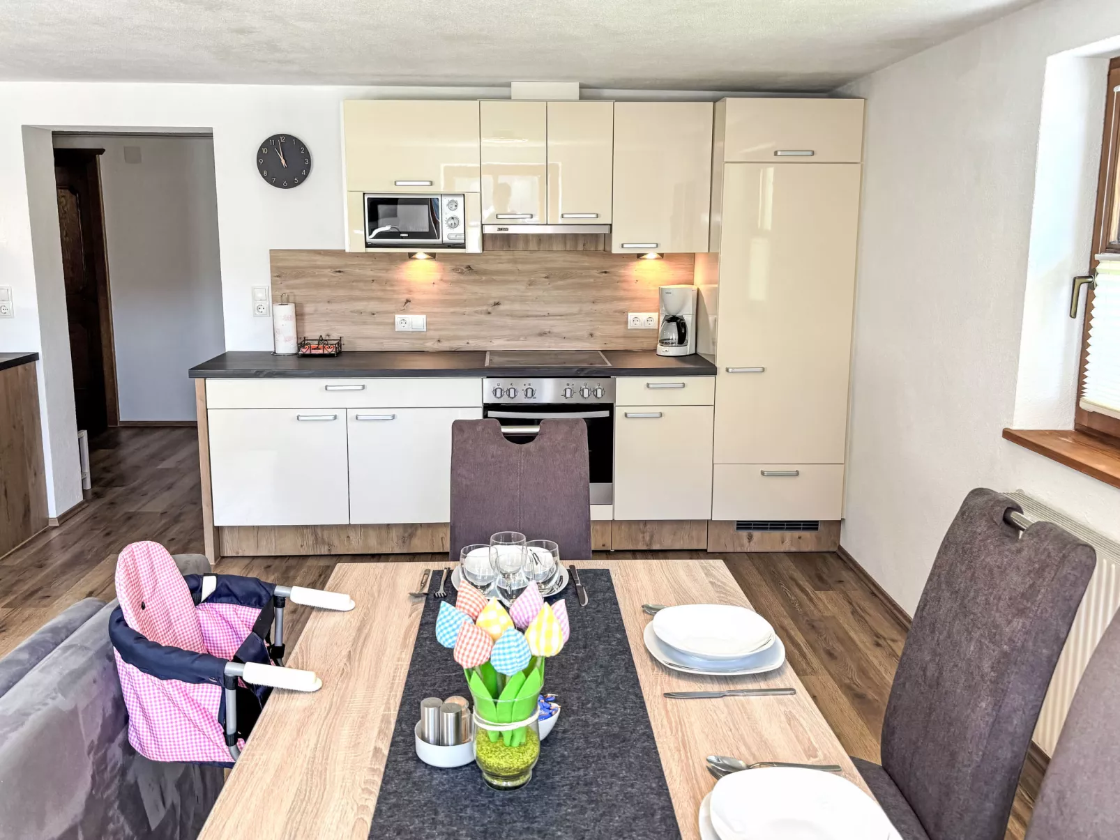 Apart Ladner 59-Drinnen