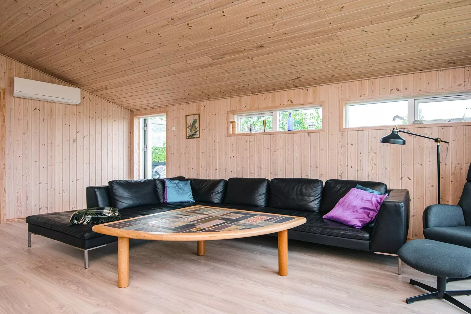 Scandinavian Lakeside Retreat-By Traum-Indoor