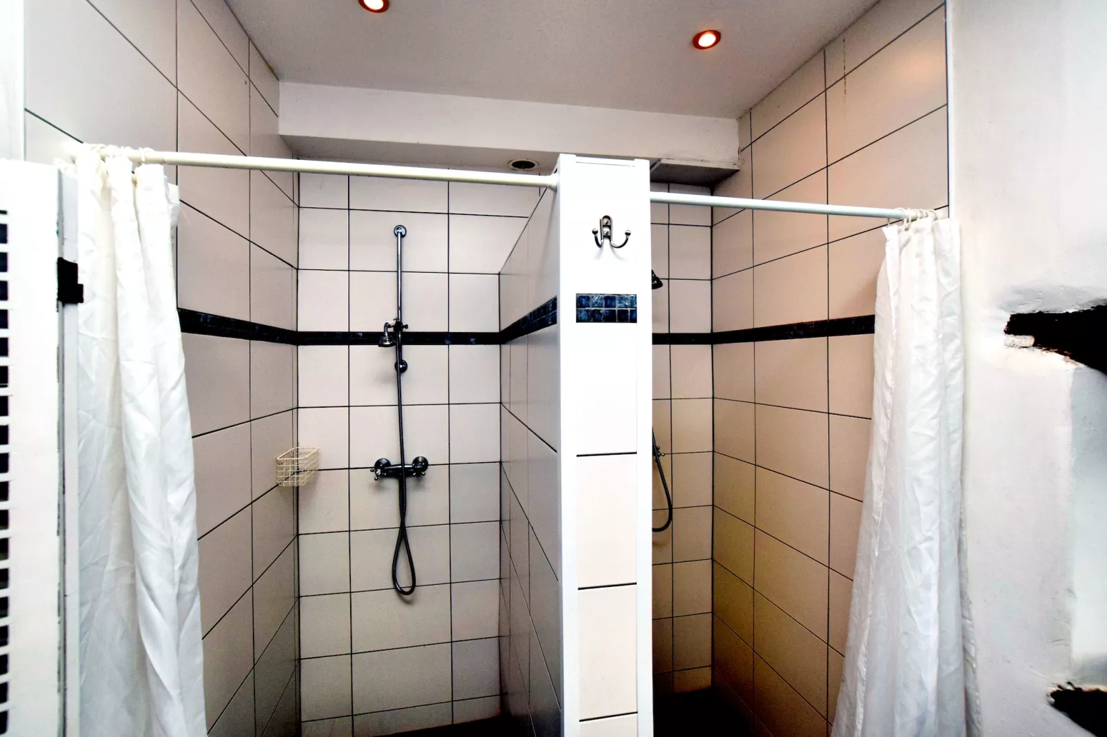 Le Muretin-Bathroom