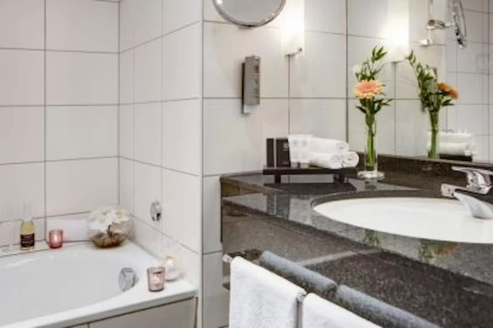 Kispet zwei Doppelzimmer Oberhausen-Bathroom