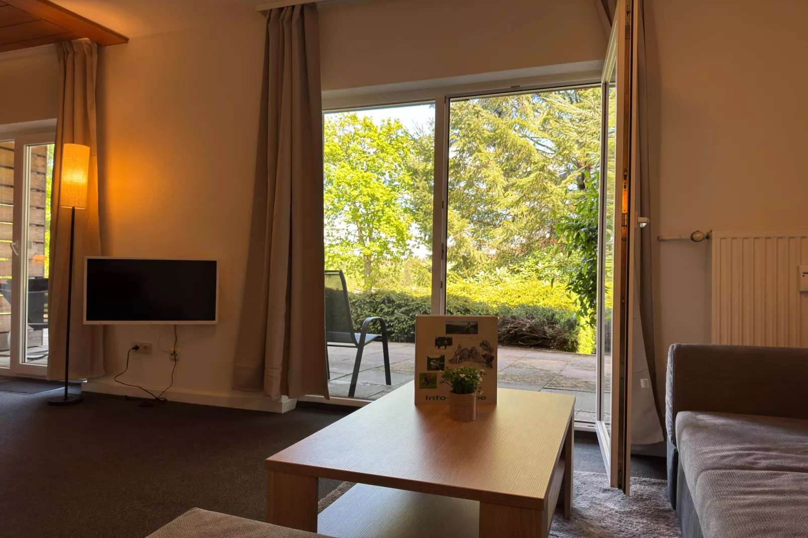 Kombination Bärenhütte  Hirschblick 10 Erw 2 Kinder-Wohnzimmer