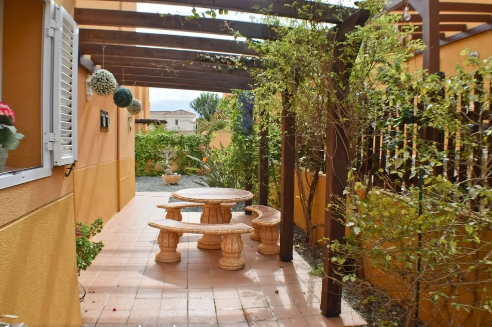 Casa Los Gallardos-Gardens in summer