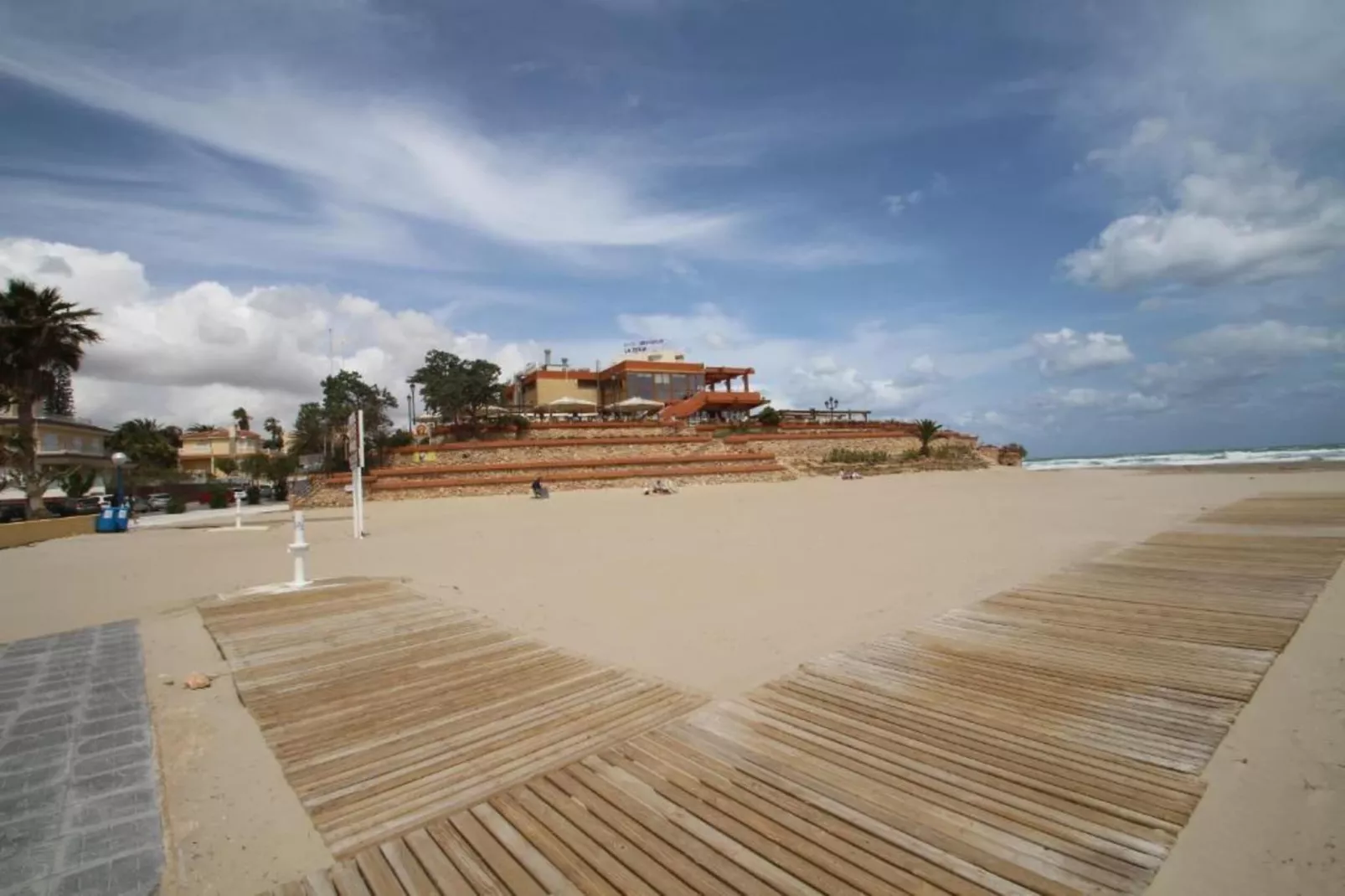 Picasso-Areas within 20km in summer