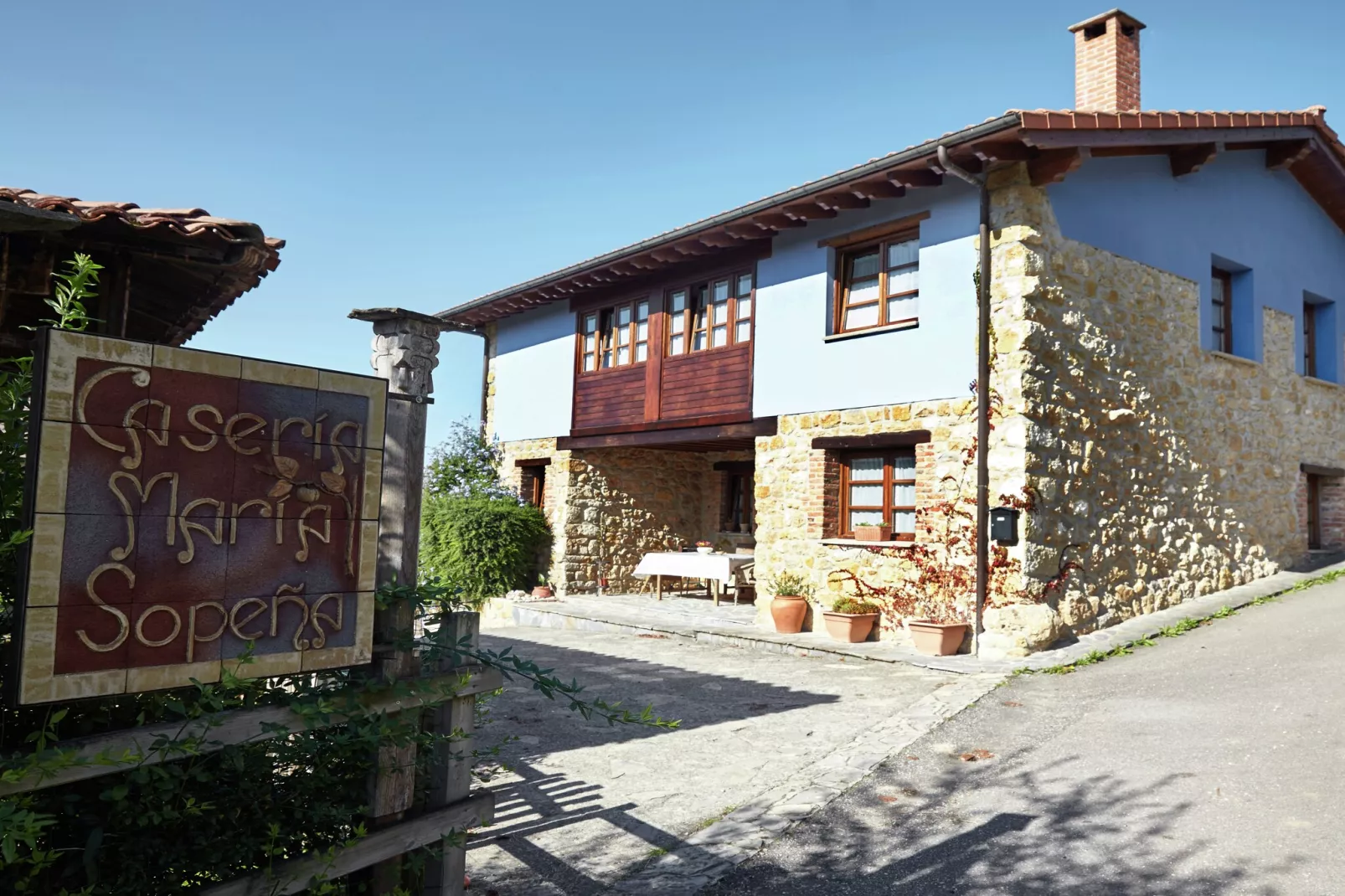 Pruneda II-Exterior in summer