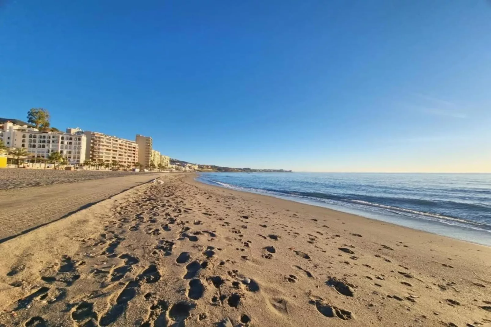 Sky-High Seaside Fuengirola Flat-Areas within 20km in summer