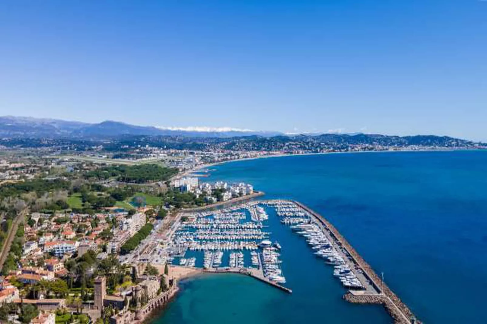 Carré Marine 3-Areas within 20km in summer