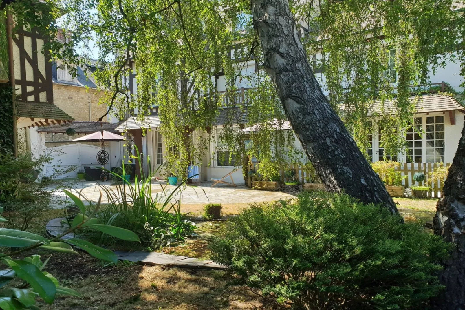 Le 39-Exterior in summer
