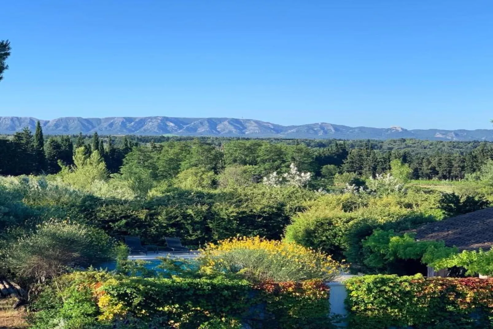 Noves-Areas within 20km in summer