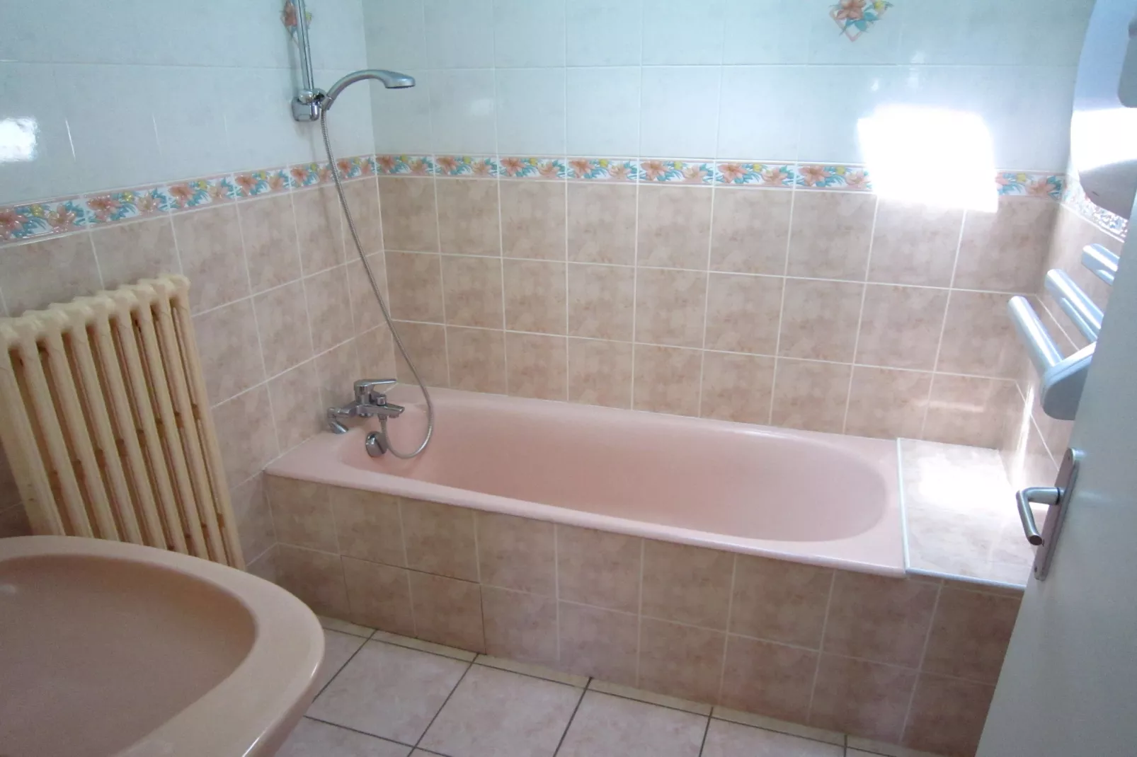 Maison près des volcans d'Auvergne-Badezimmer