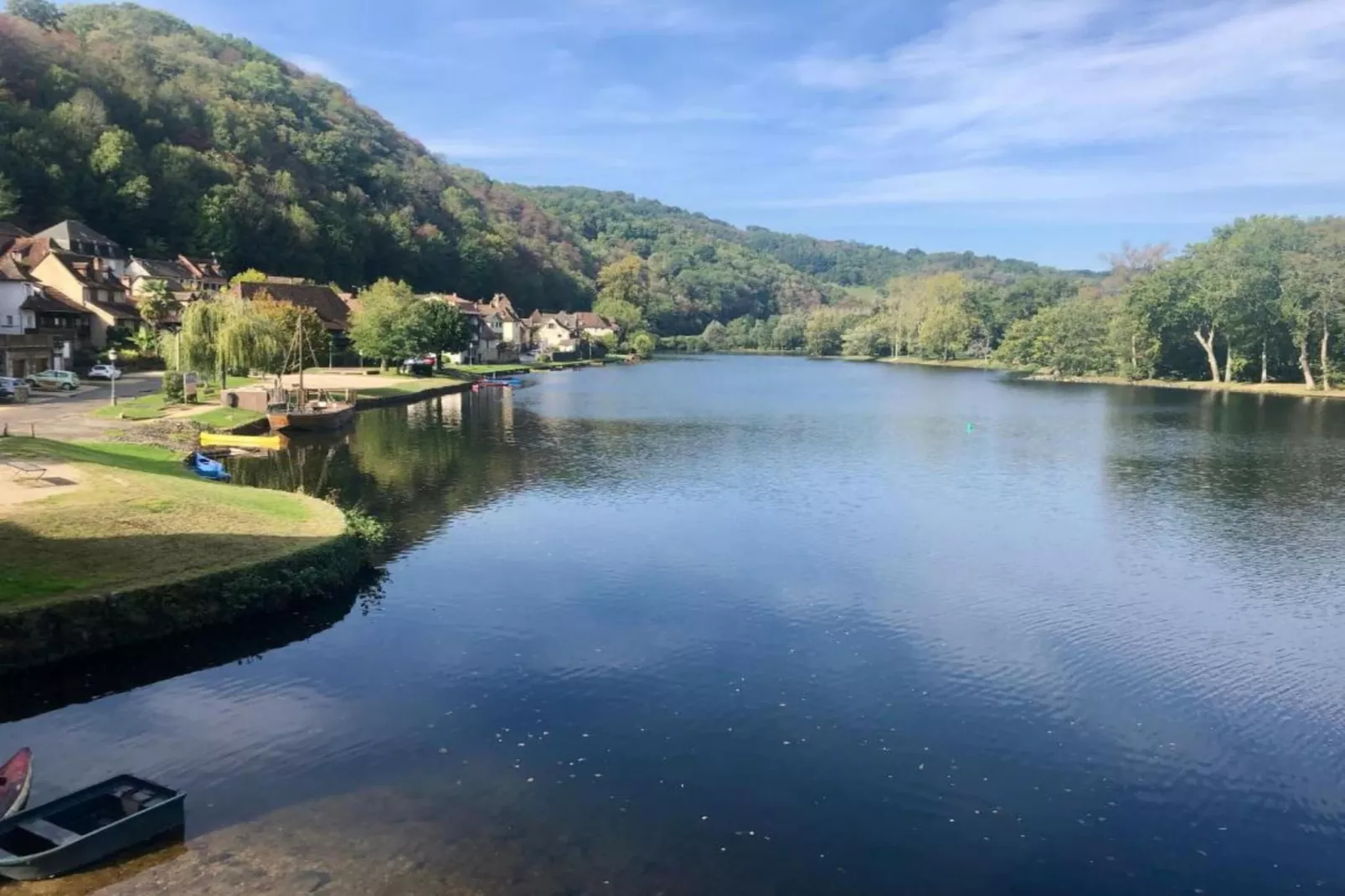 Altillac - La Rivière-Areas within 20km in summer