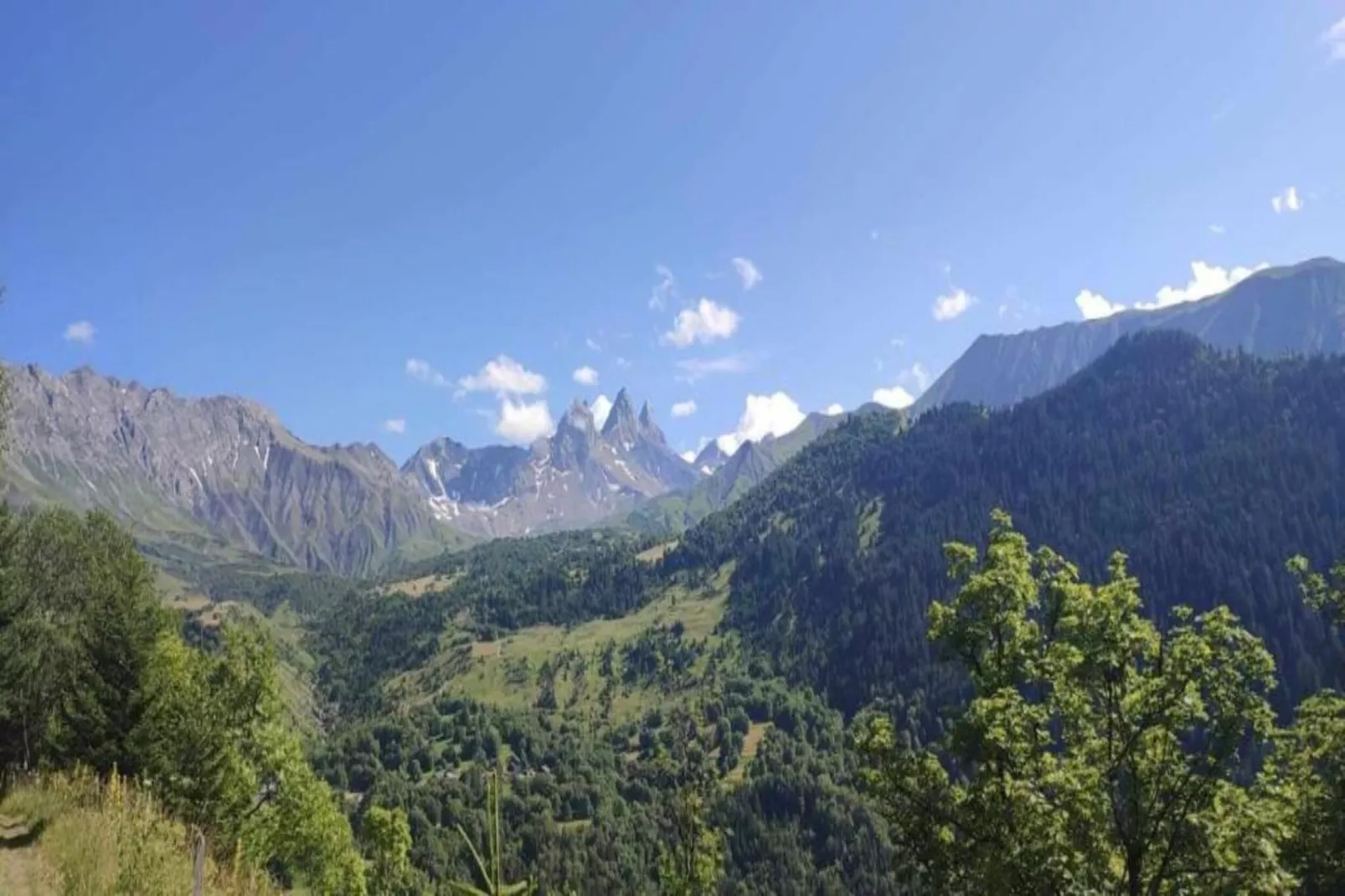 Les Fermes de Saint Sorlin 6-Areas within 20km in summer