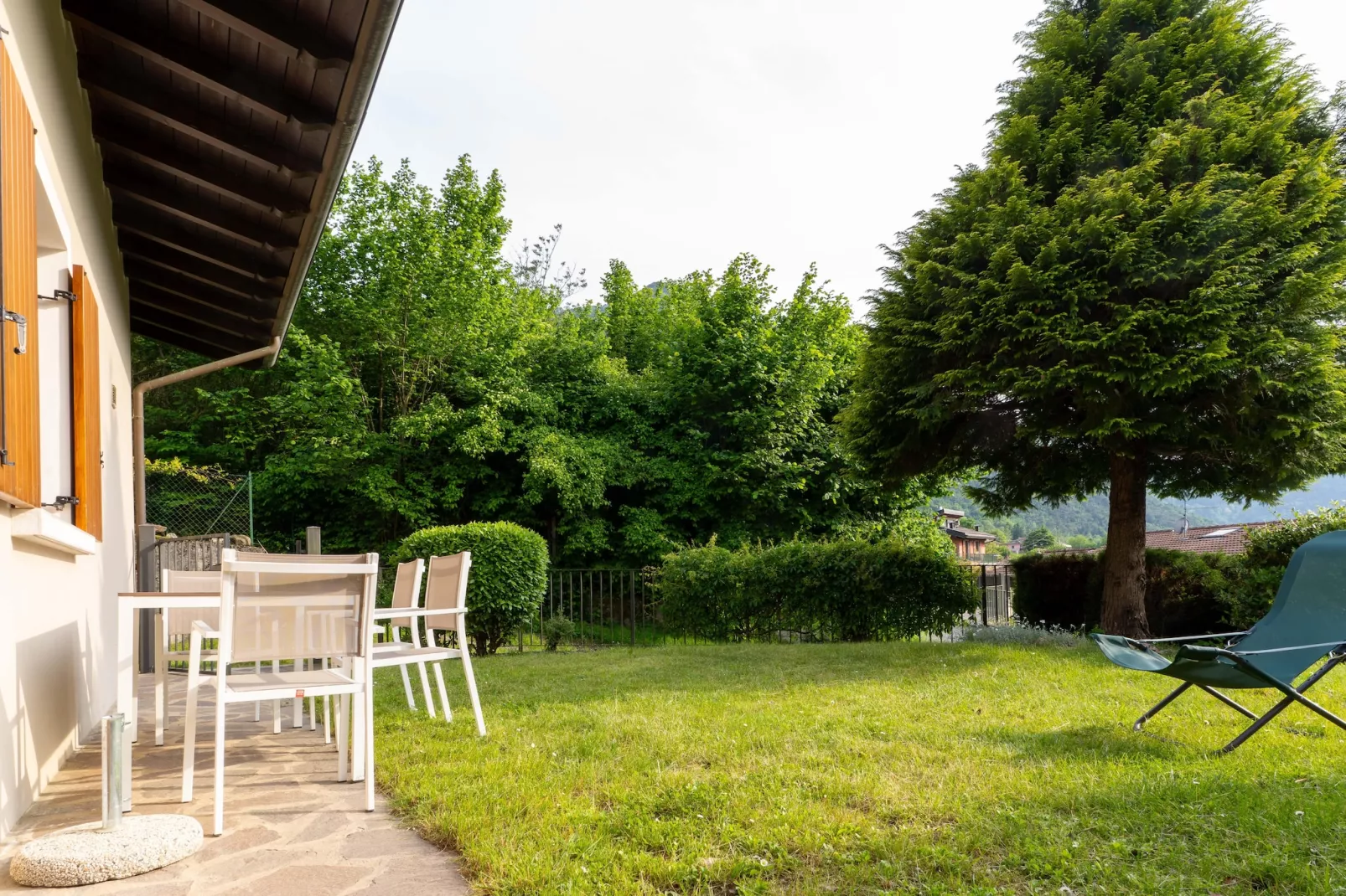 Casa Lucia Uno-Gardens in summer