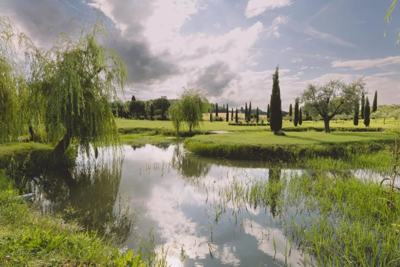 Camillo-Areas within 20km in summer