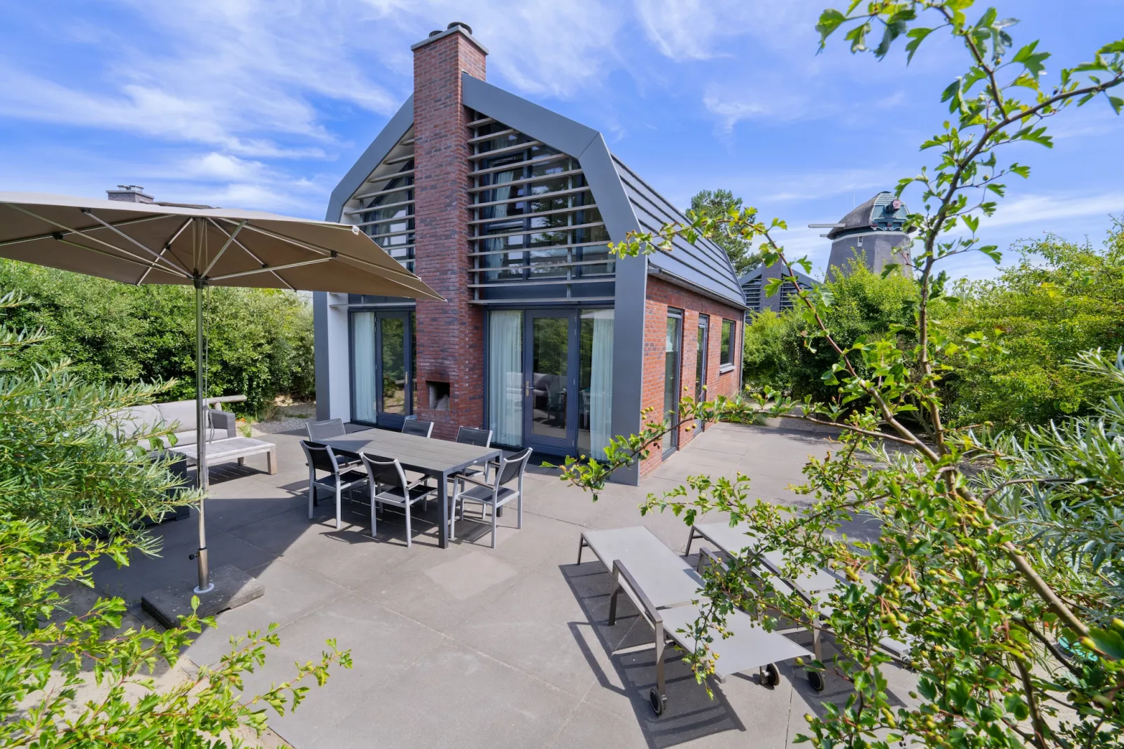Villa Egmond-Exterior in summer