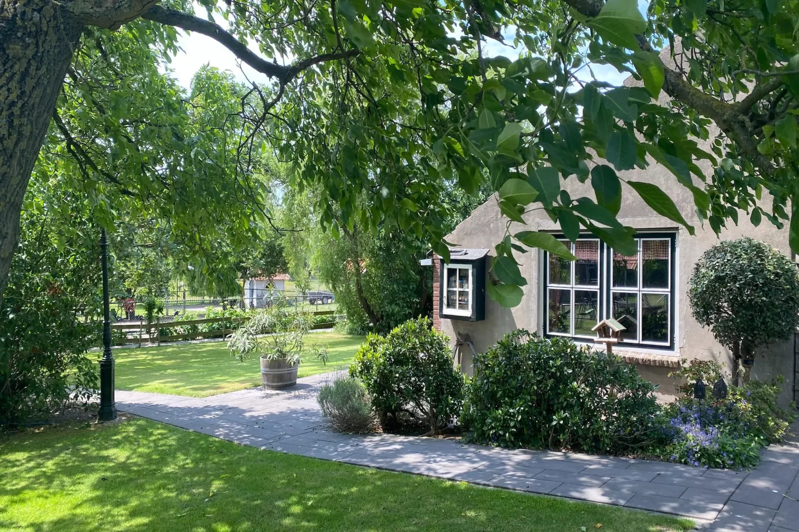 De Hofstede-Exterior in summer