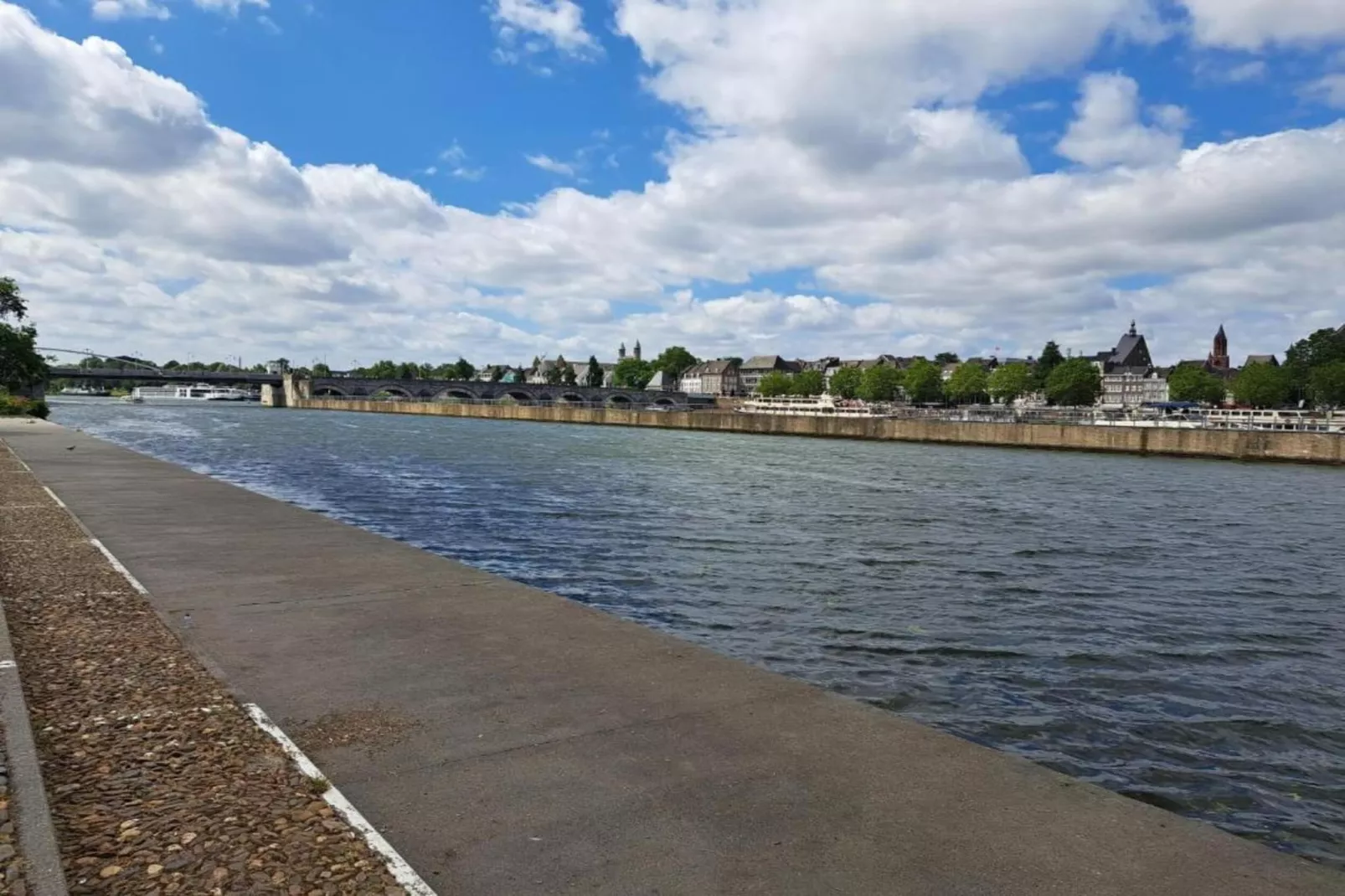 Hoeve A Gen Water- Donderblumke-Gebiete Sommer 20 km