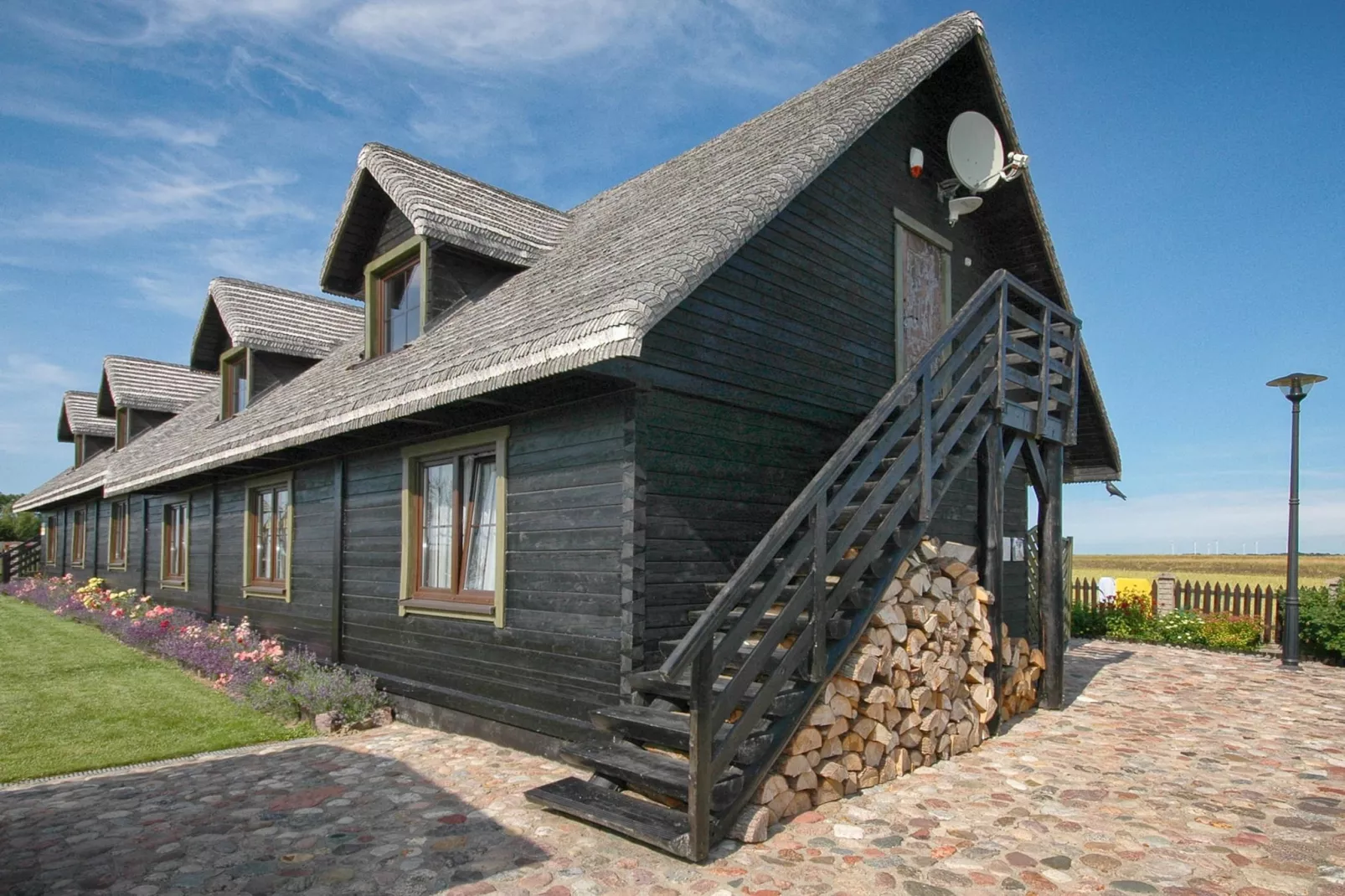 Studio-Exterior in summer