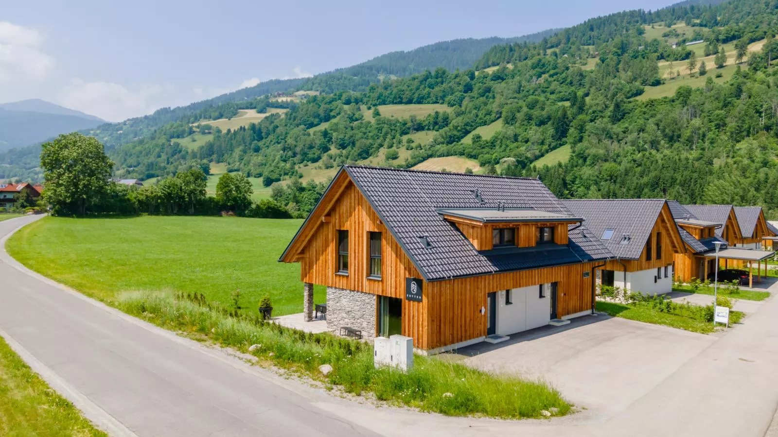 Mountain Chalet Esttes-Exterior in summer