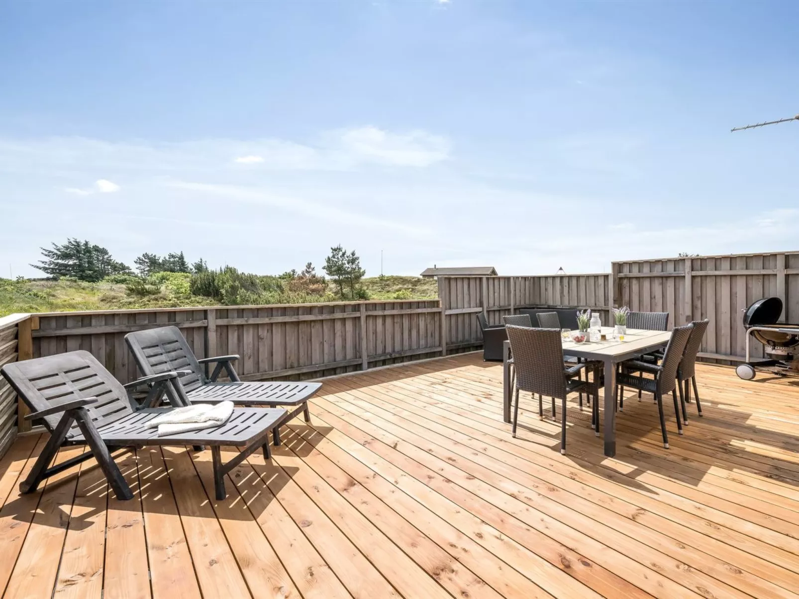 "Dina" - 200m to the fjord-Outside