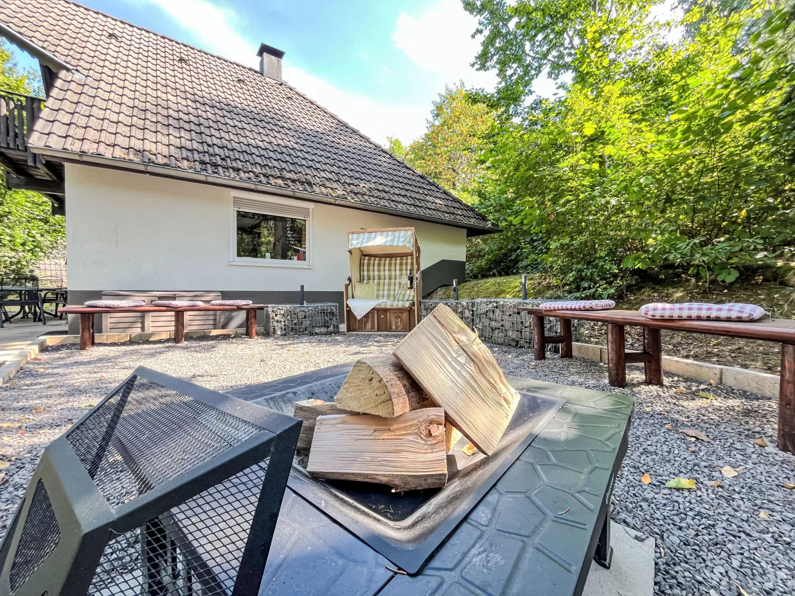 Sorgenfrei-Outside