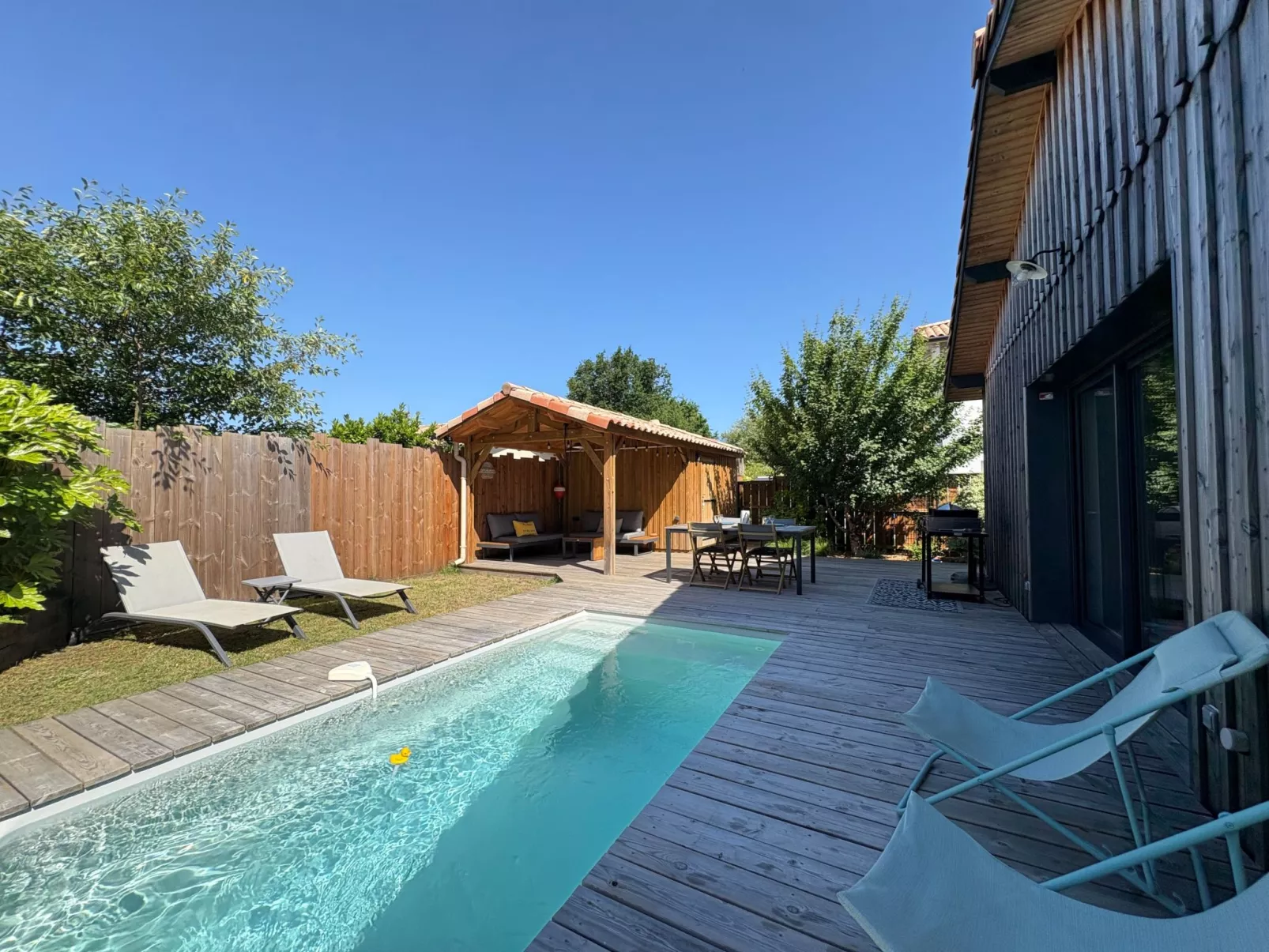 La Belle Testerine-Outside