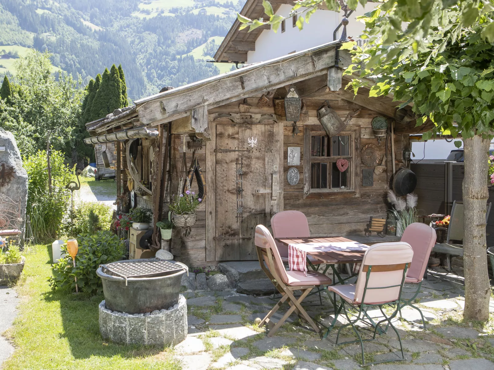 Weiher-Outside
