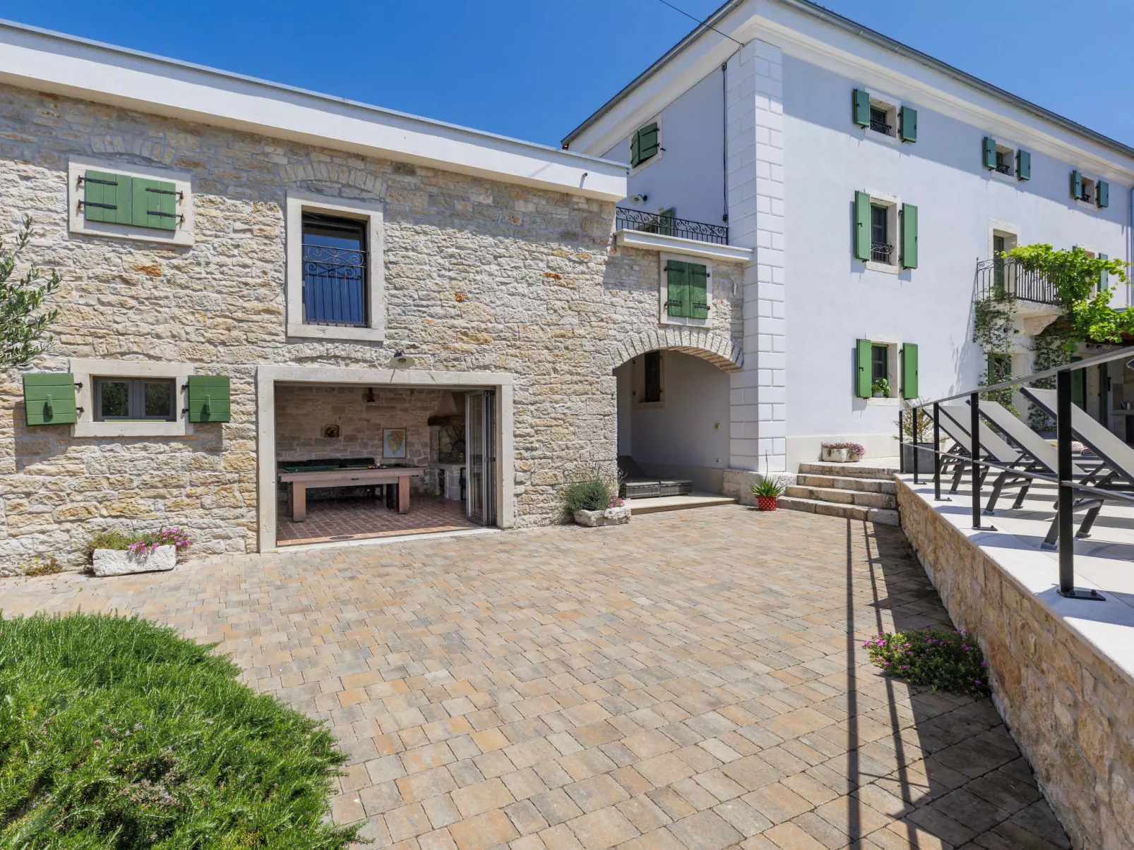Villa Radovani-Outside