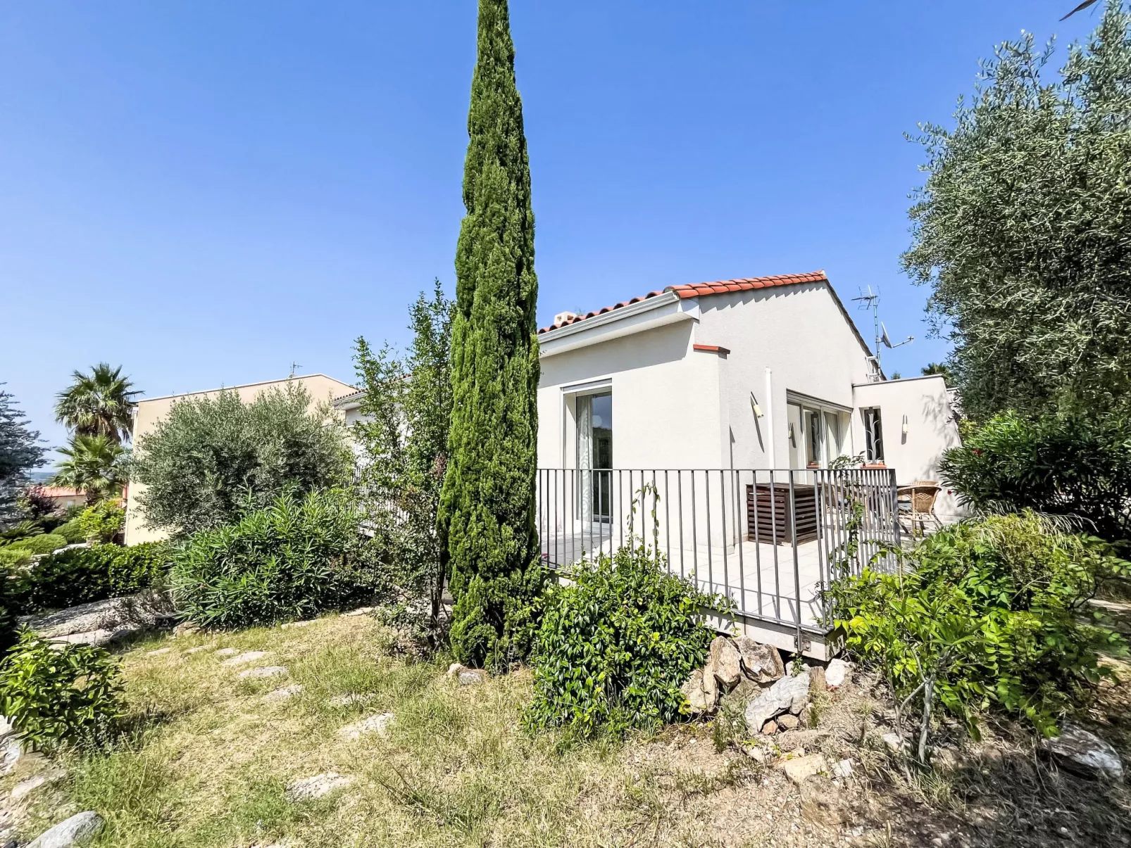 Villa Montes-Draußen