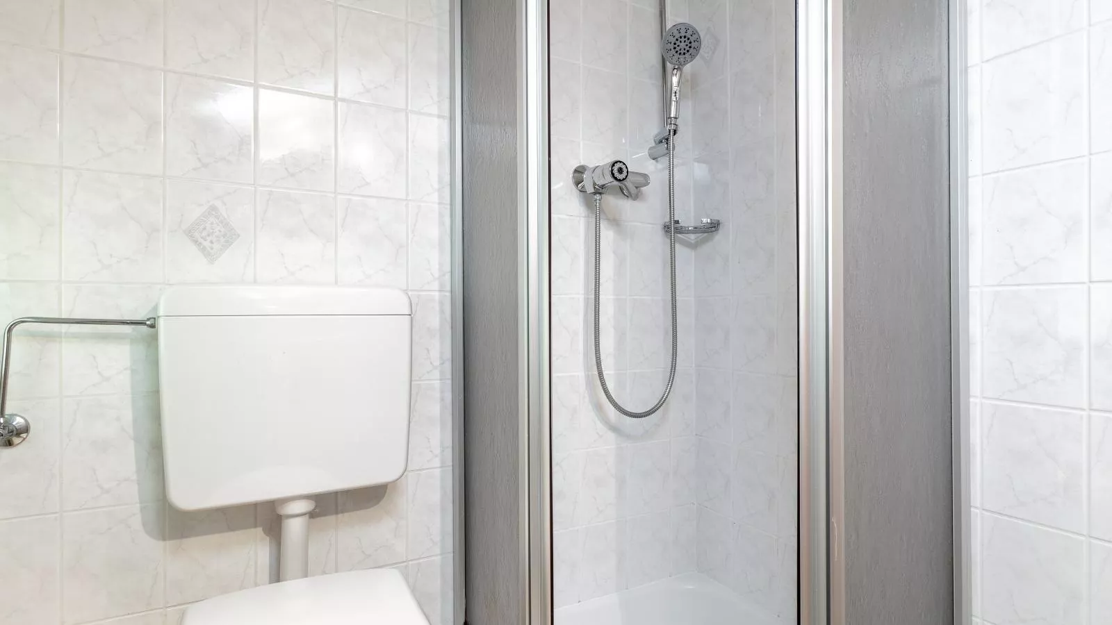 Rettenstein und Gaisbergblick-Badezimmer