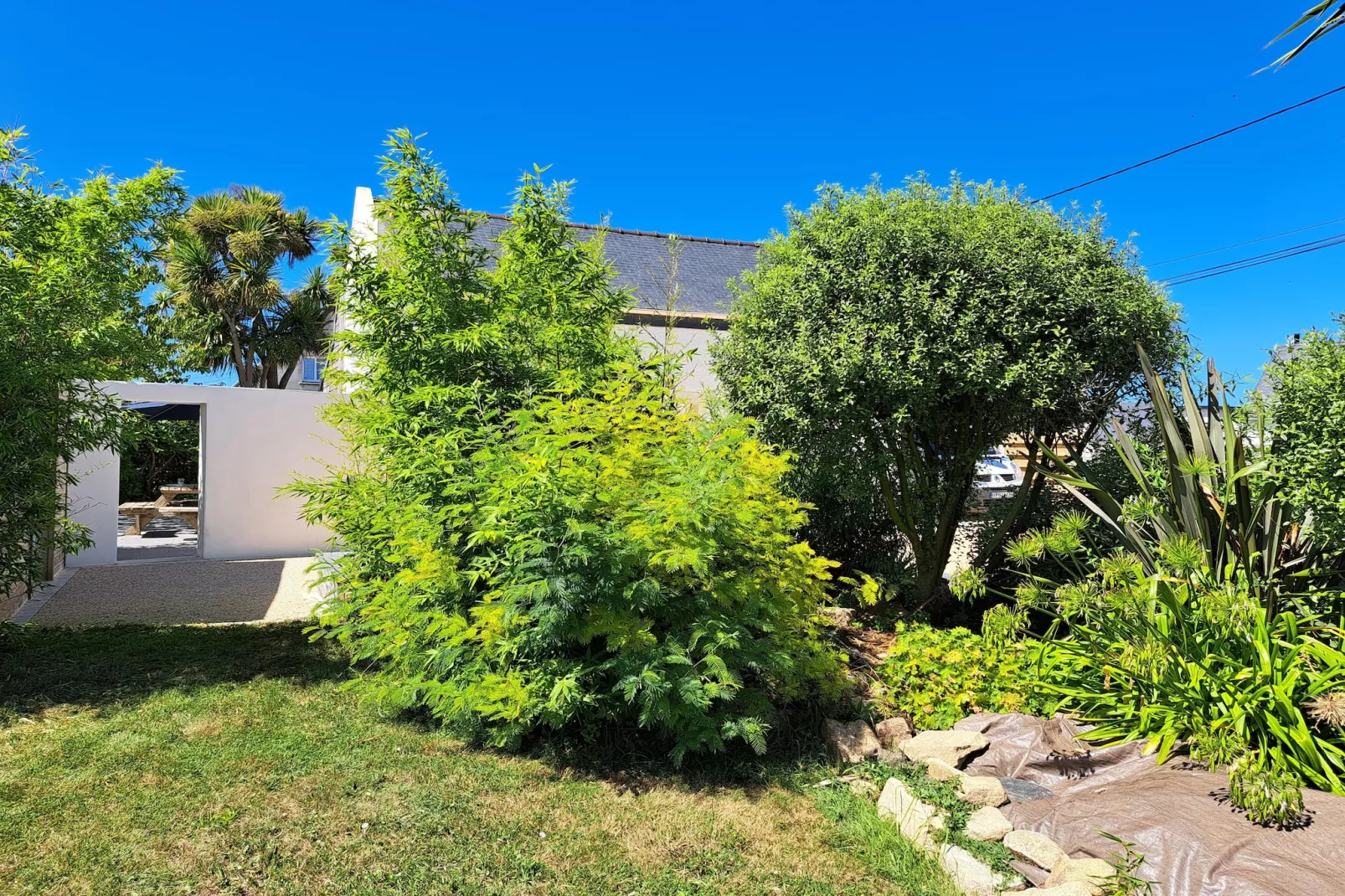 Ferienhaus in unmittelbarer Strandnähe Cléder-Gardens in summer