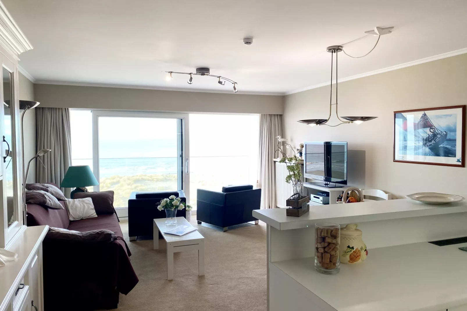 SUNFLOWER 404-Living room