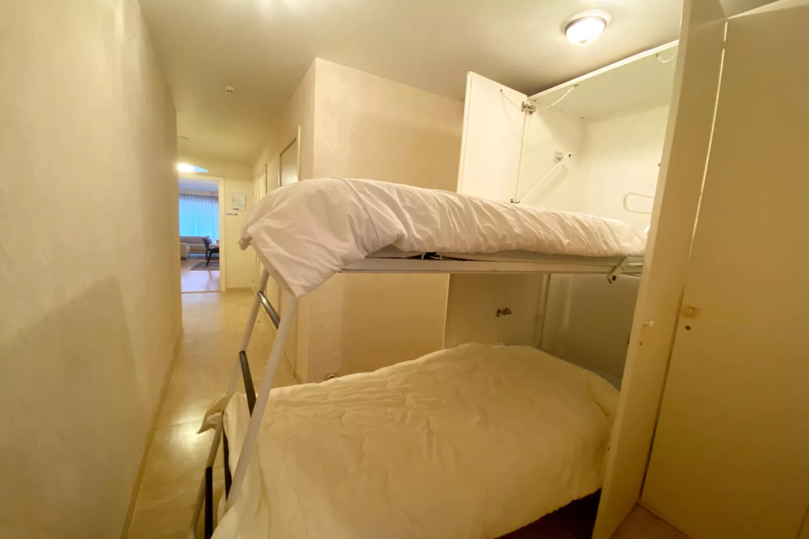 DEN OEVER VI 0203GAR-Chambre