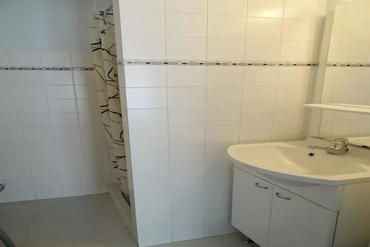 VELASQUEZ 103-Bathroom