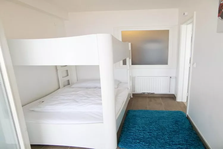 YPERLEE 102-Bedroom