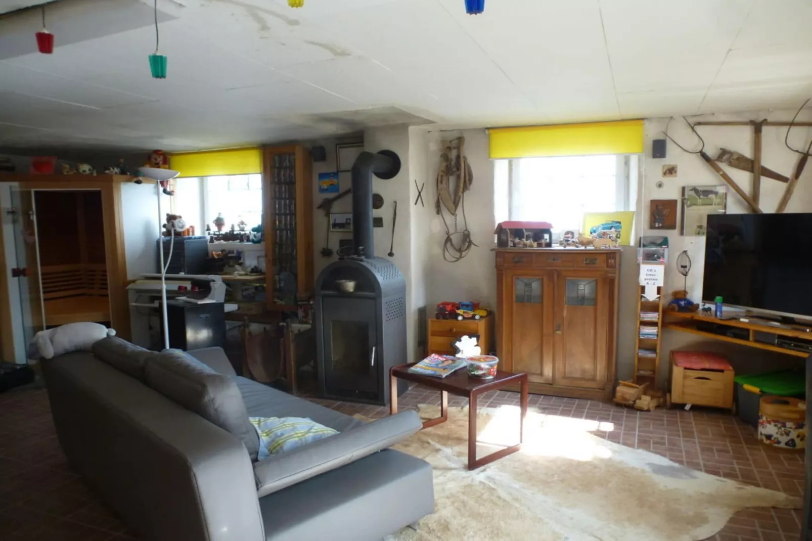 38290-Living room